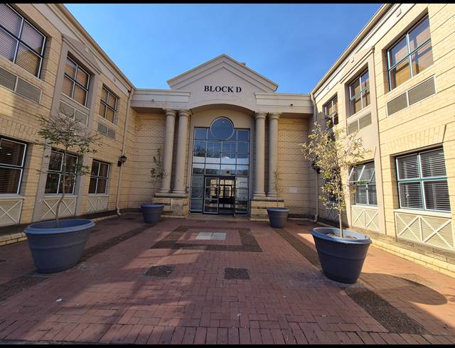 110M² OFFICE TO LET IN DUNKELD WEST